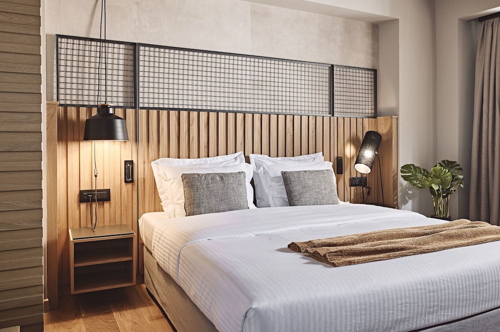 Cama Luxury Suites 16/58