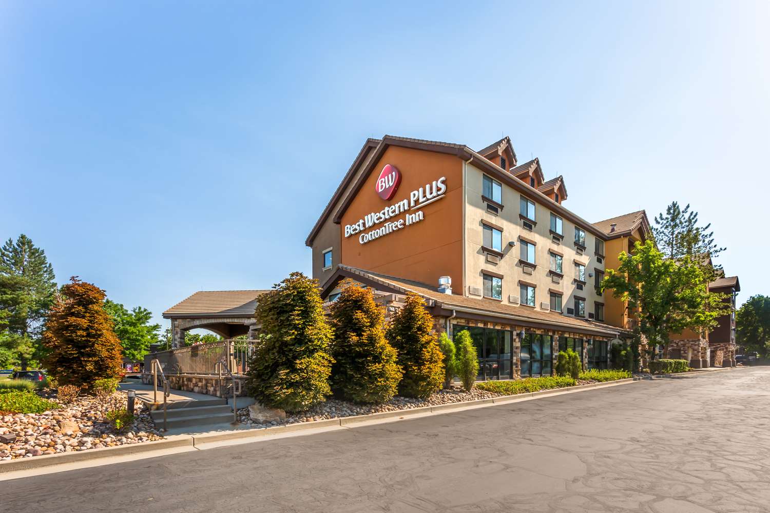 Best Western Plus Cotton Tree Inn 4/44