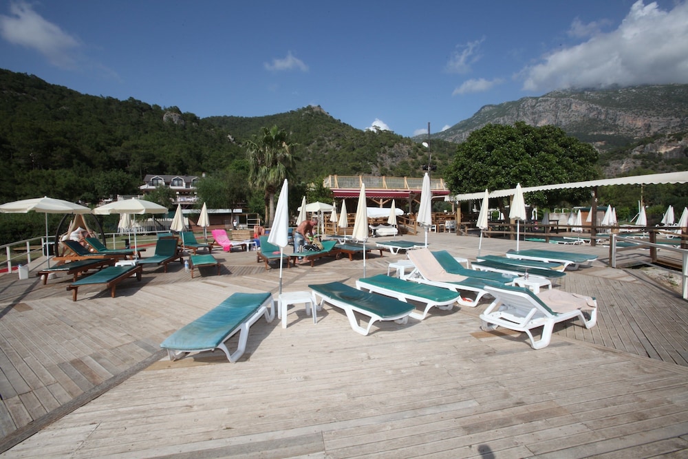 S3 Seahorse Beach Club & Hotel 32/50