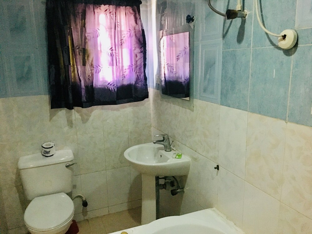 Hymax Grace Hotel And Suites 27/29