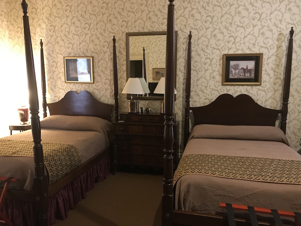 The Guest House Historic Mansion 18/73