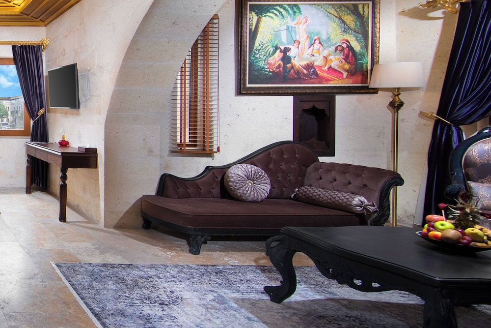 Pegasos Cave Suite 37/50