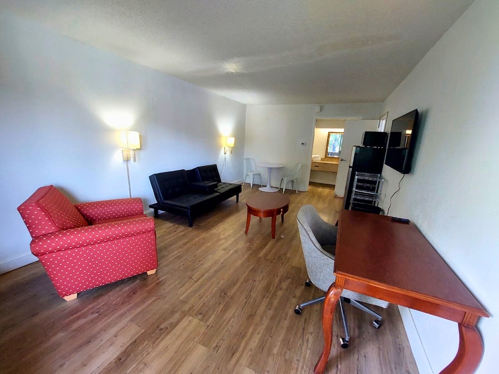 Stayable Suites Lakeland 43/66