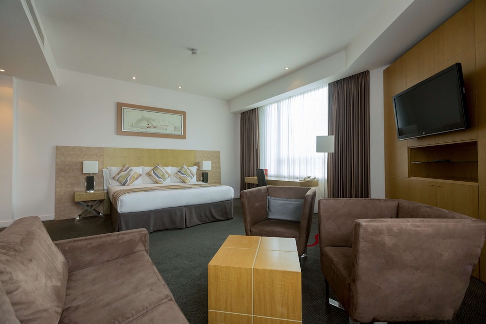 PARK PLAZA CARDIFF 44/60