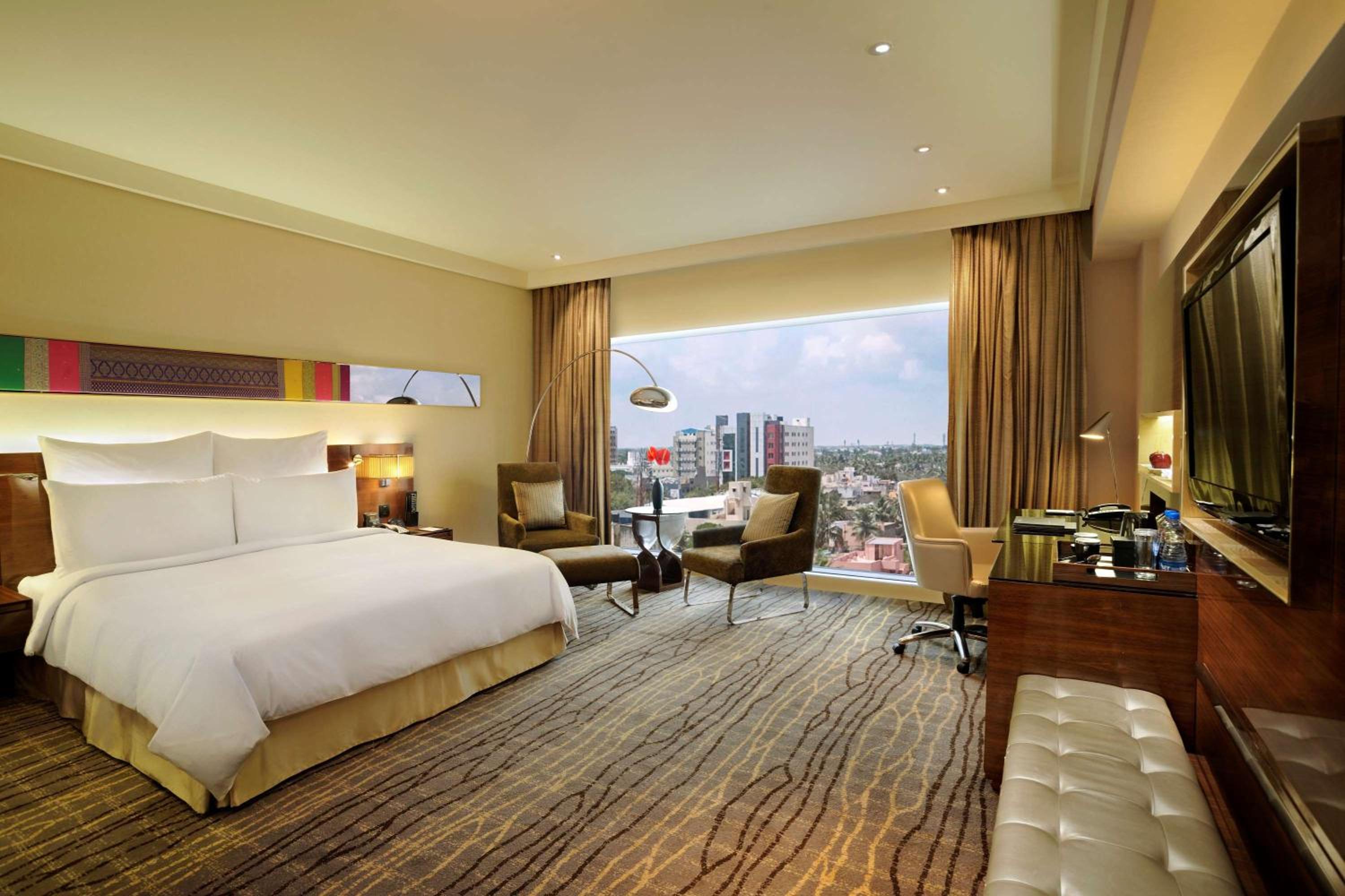 PREMIUM, KING BED, LOUNGE ACCESS