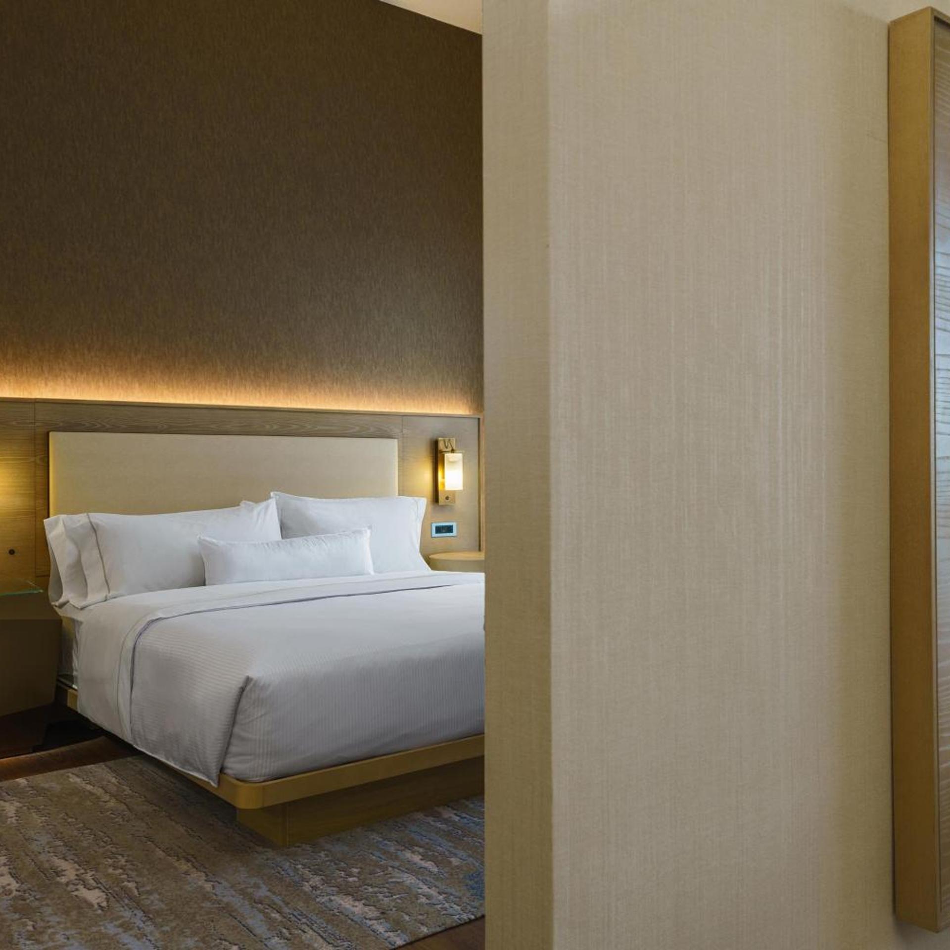 Executive, Suite, King Bed, Sofa, Bathtub, Accessible