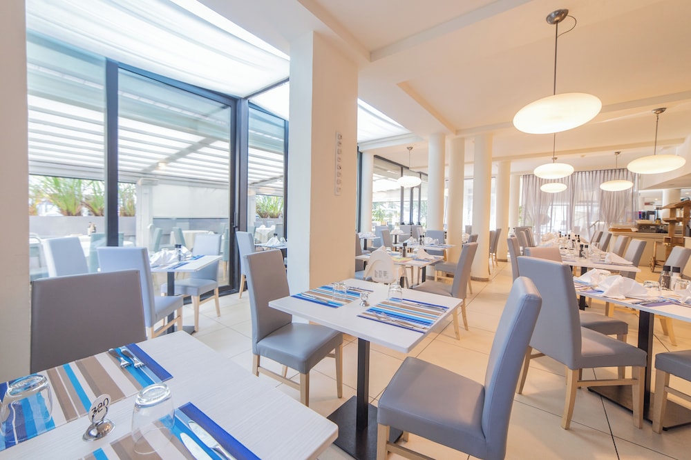 Ferretti Beach Hotel 57/65