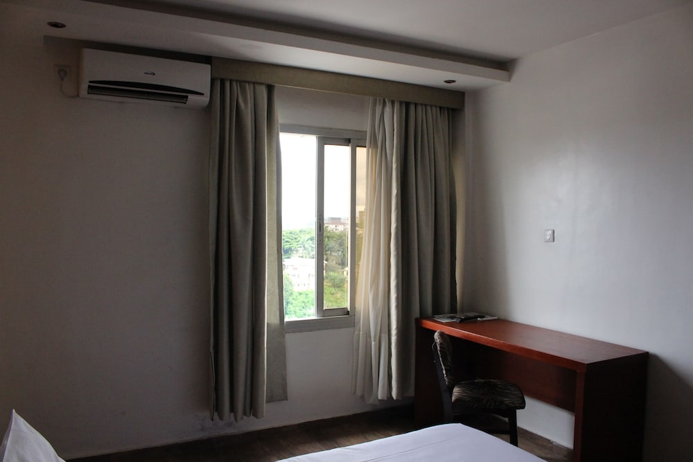 Lewat Hotel 30/30