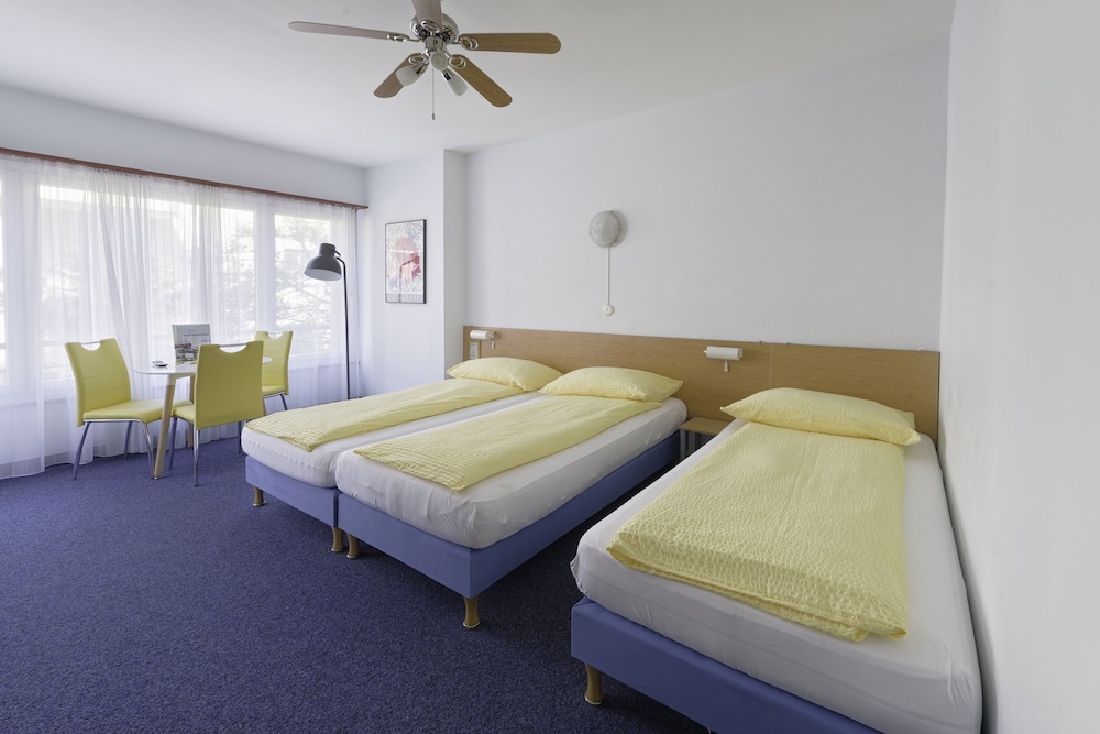 ROOM, TRIPLE, 3 BEDS