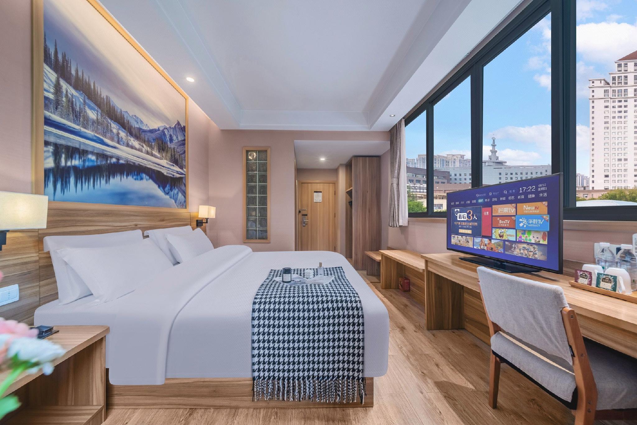 Seaman Hotel (Chongqing Jiazhou Hongqi Hegou Light Rail Station) 17/42