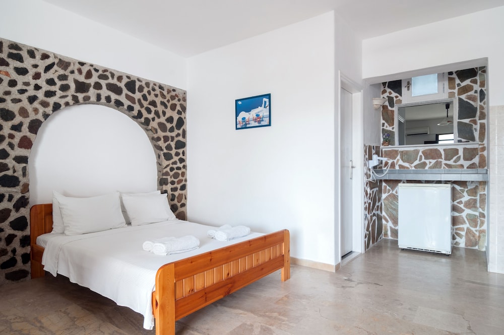 ROOM, 5 PEOPLE