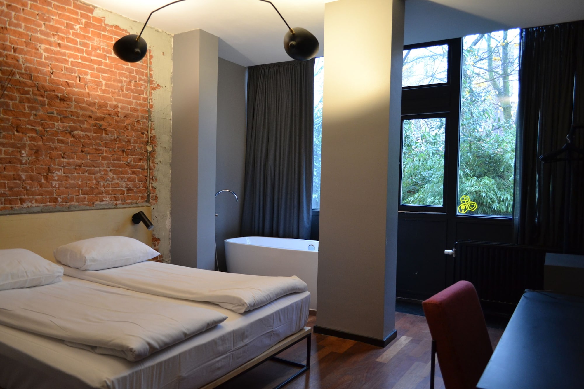 DELUXE, SUITE