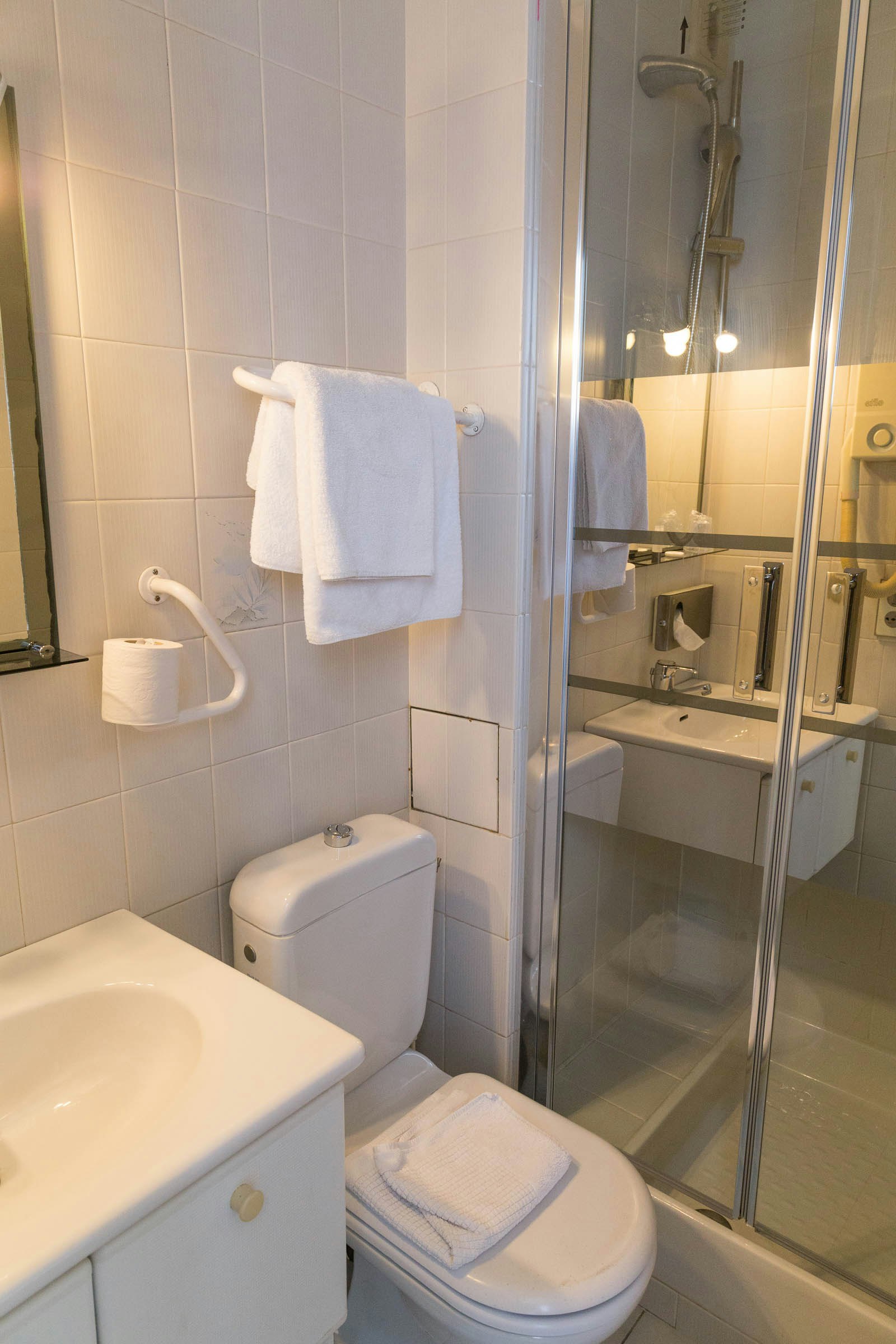 PANAM HOTEL PARIS GAMBETTA (ex Superhotel) 49/50