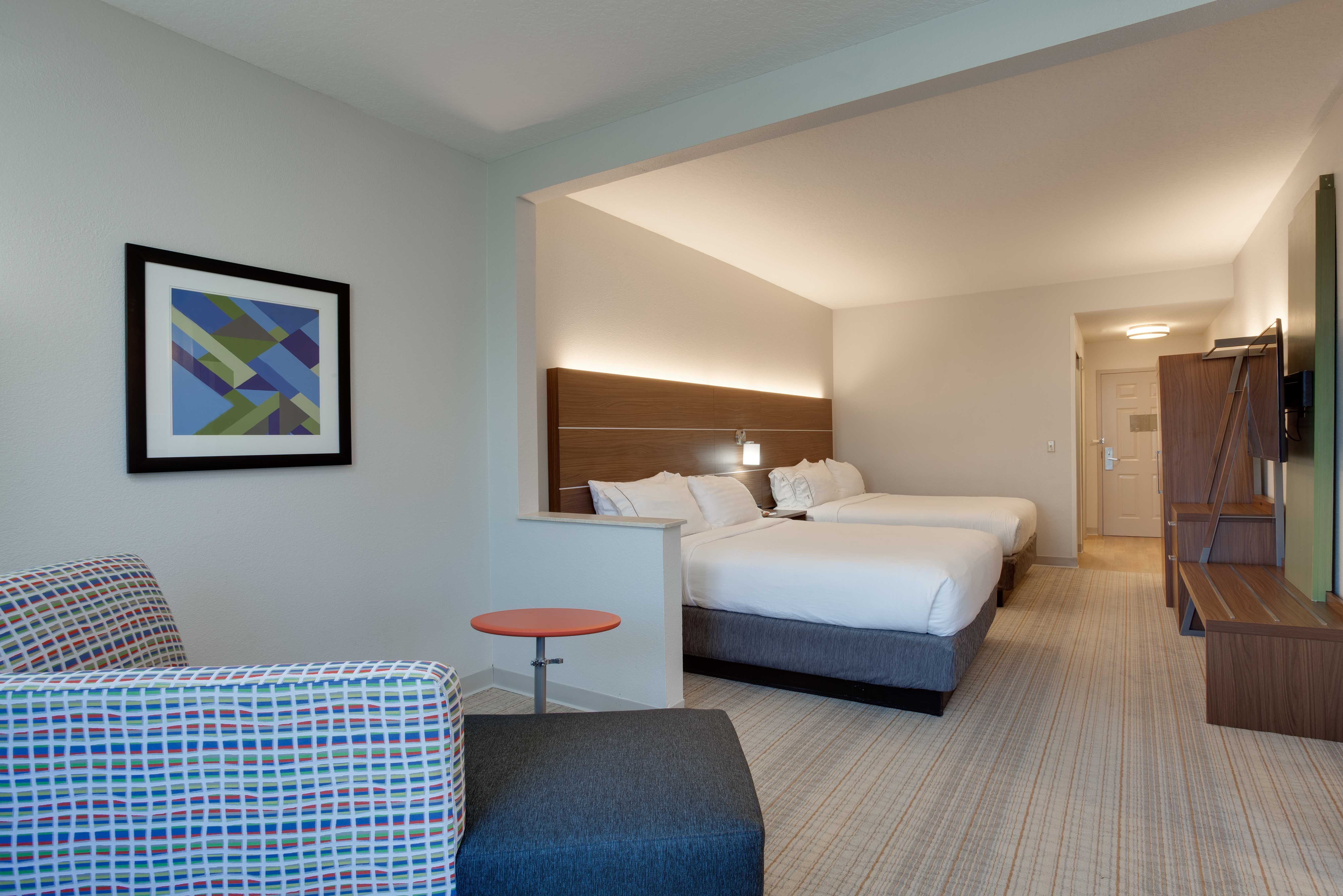 Holiday Inn Express And Suites Orlando International Airport 20/62