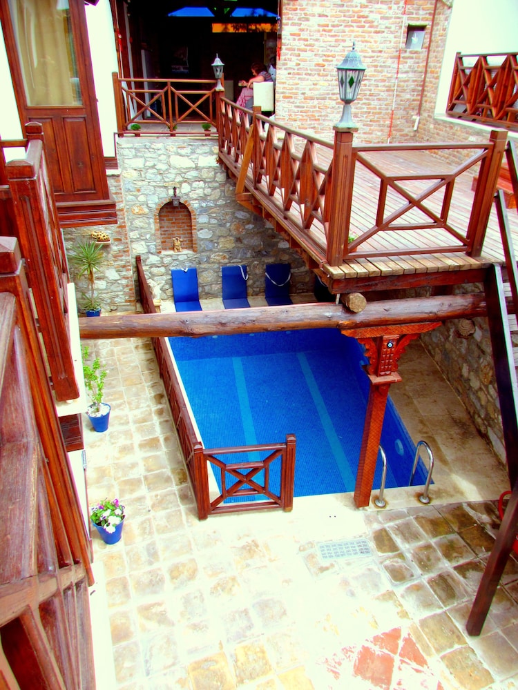 Amazon Petite Palace 44/50