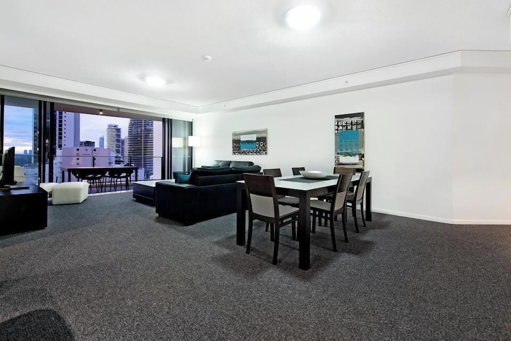 Broadbeach Skyline 3 Bedroom Retreat 13/20