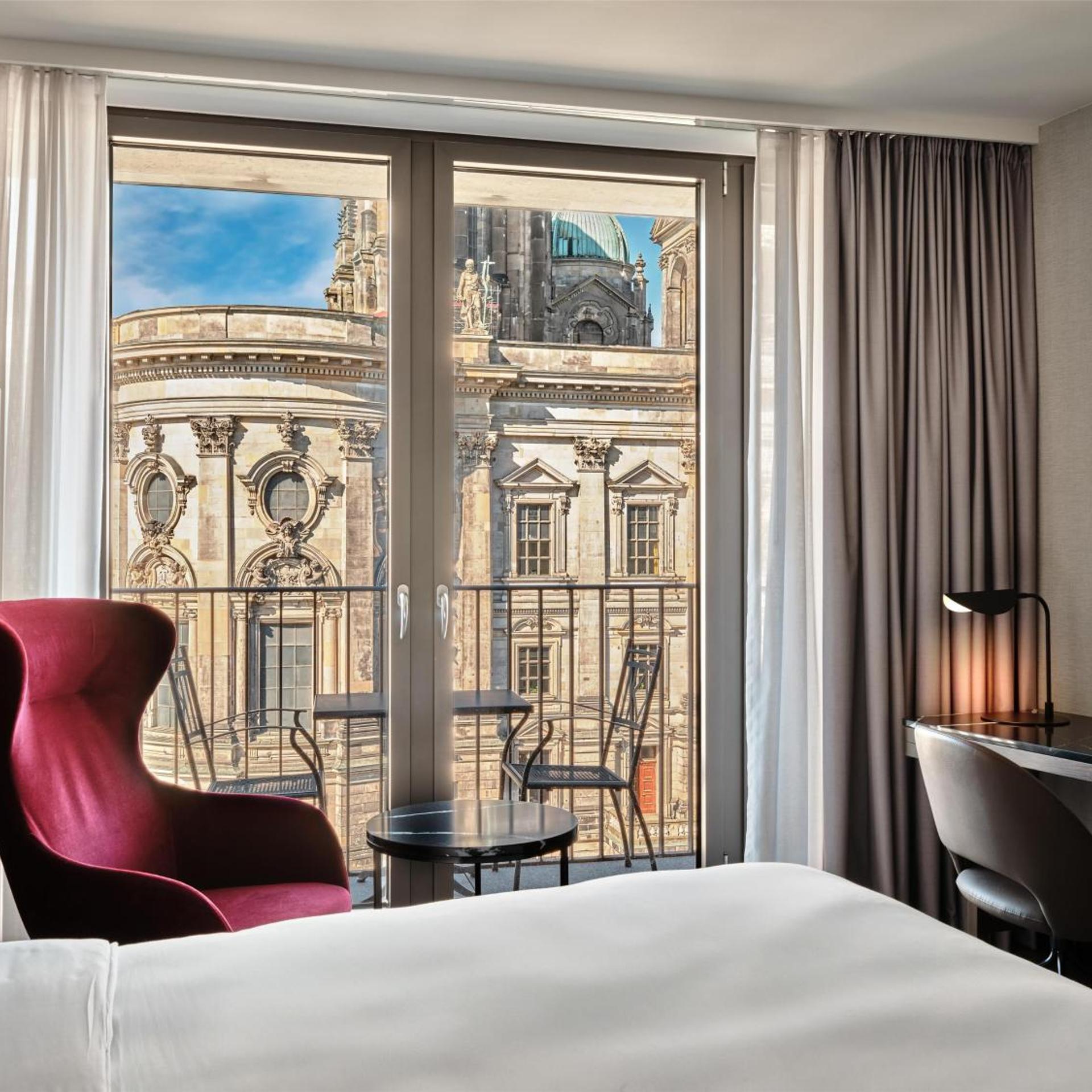 Collection, Premium, Single Bed, Cathedral View, Balcony، Radisson Collection Hotel, Berlin 5/7