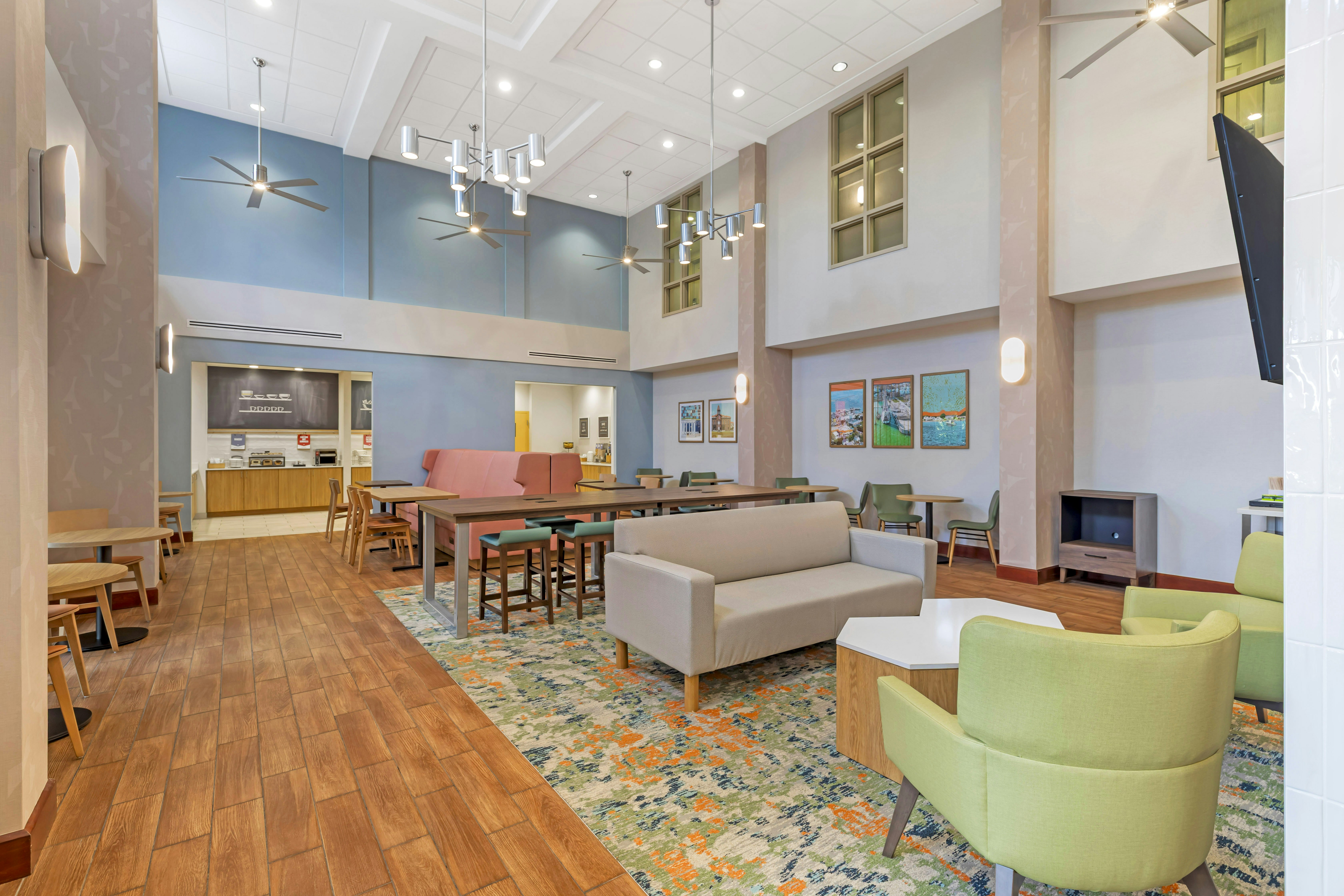 Hampton Inn & Suites Plymouth 18/25