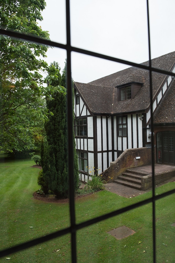 Hogarth S Stone Manor 64/73