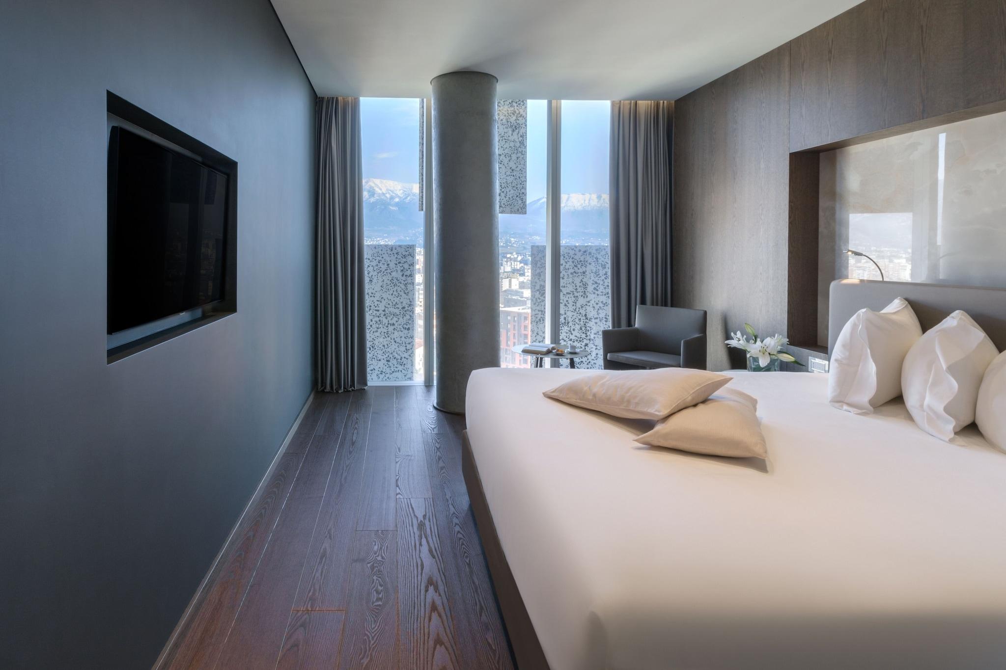 1 BEDROOM, SUITE, CITY VIEW