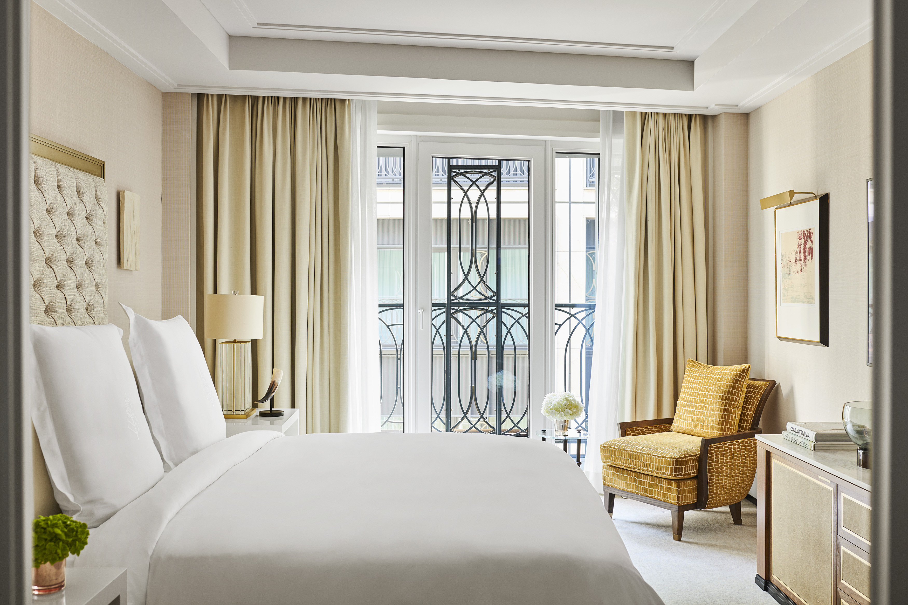 COURTYARD, SUITE, KING BED
