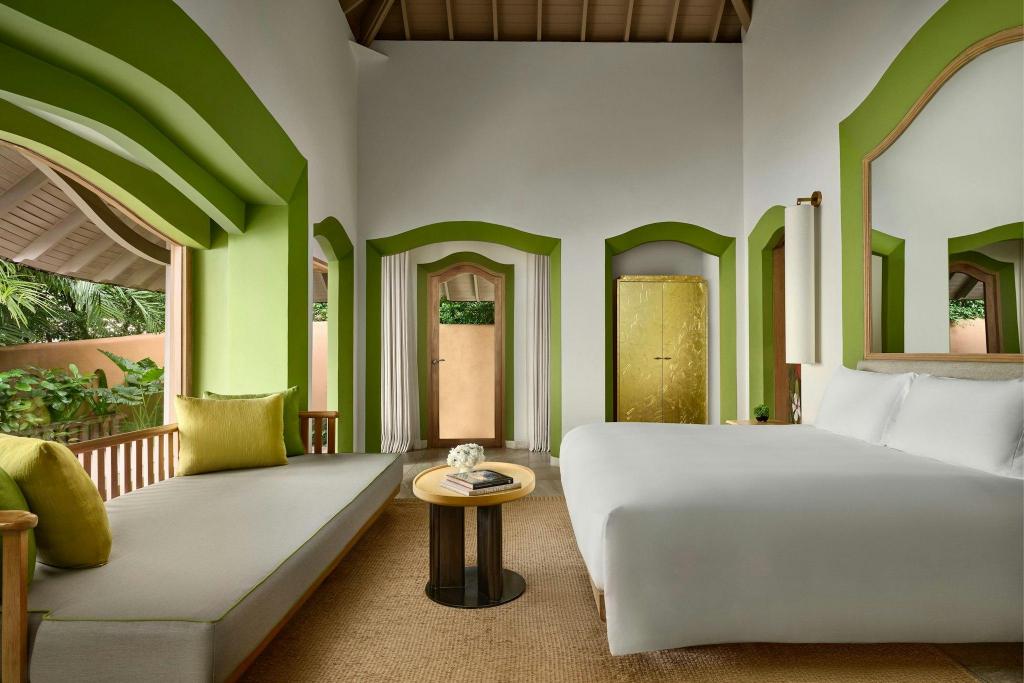 1 Bedroom, Beach Pool, Villa, King Bed, Ocean Front, Sofa
