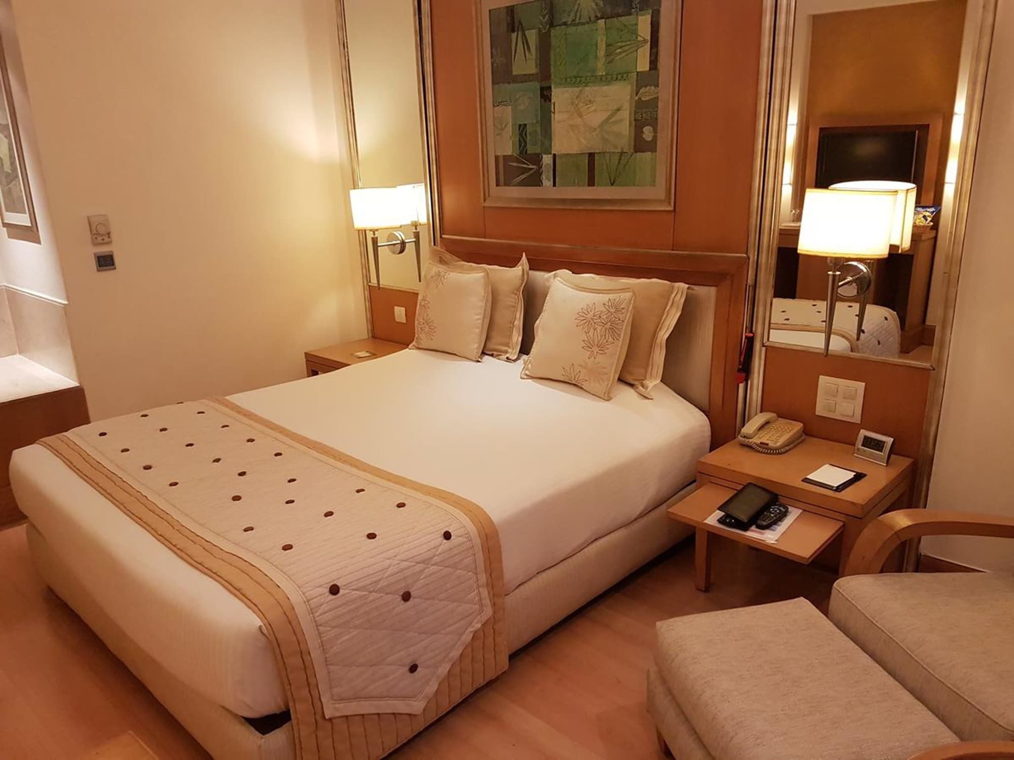 ROOM, DOUBLE BED, CITY VIEW, SMOKING