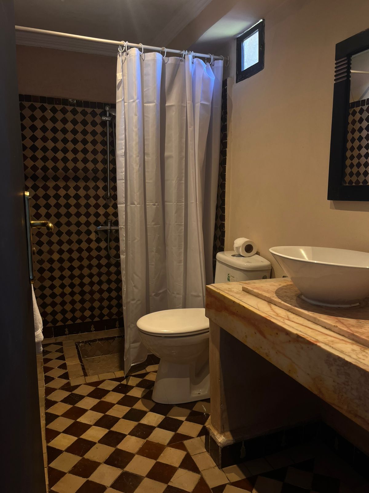 ISLANE HOTEL 34/38