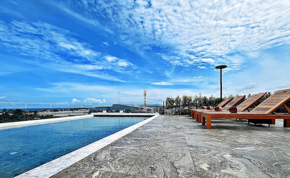 The Sixteenth Naiyang Beach Hotel 43/50