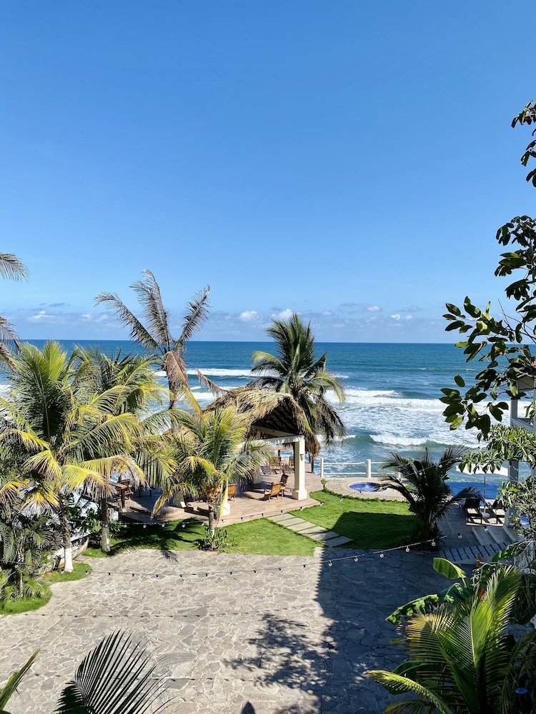 Vista Las Olas Surf Resort 26/30