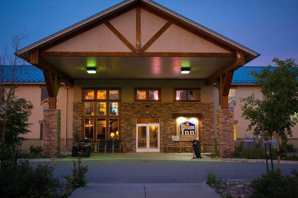 A Riverside Inn Travelodge by Wyndham 3/55