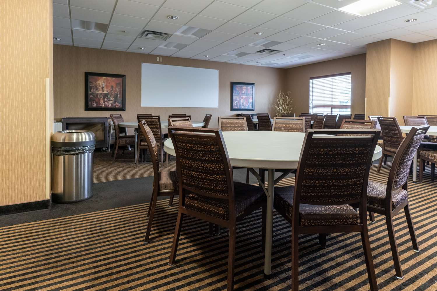 Best Western Plus South Edmonton Inn and Suites 20/32