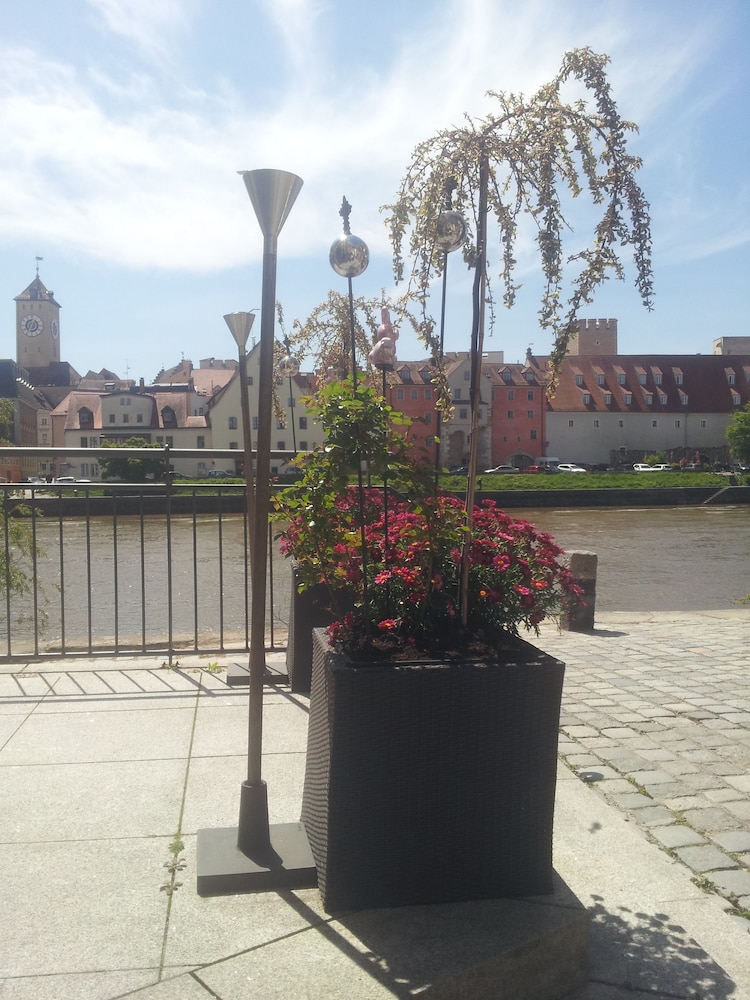 Sorat Insel-Hotel Regensburg 46/50