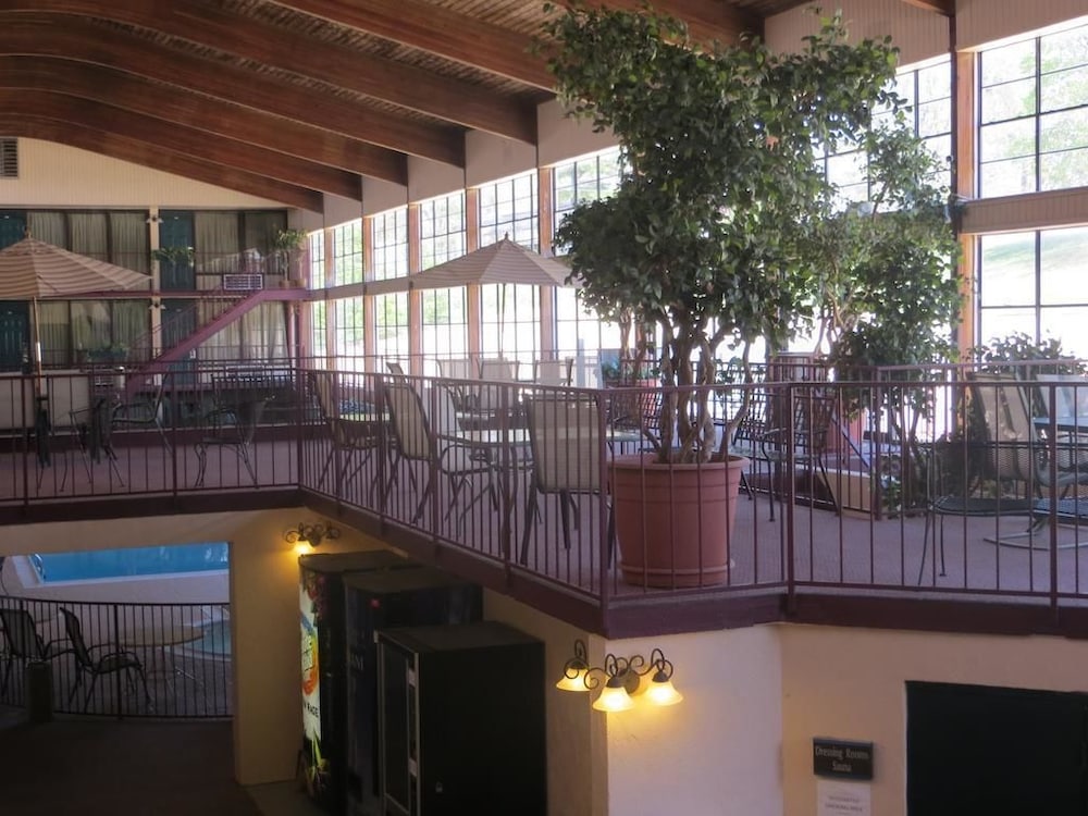 Lake Norfork Inn 3/50