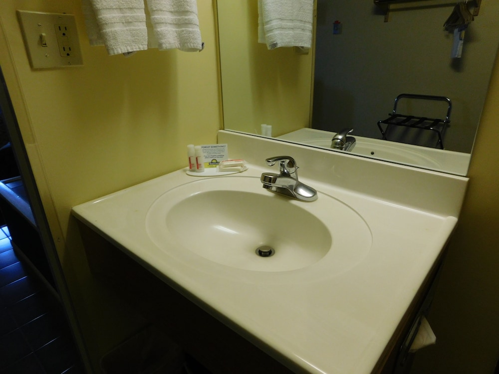 Days Inn by Wyndham Lexington NE 43/46