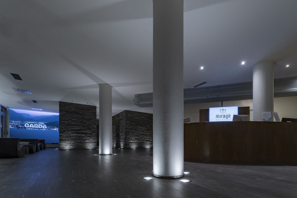 Lake Front Hotel Mirage 5/50