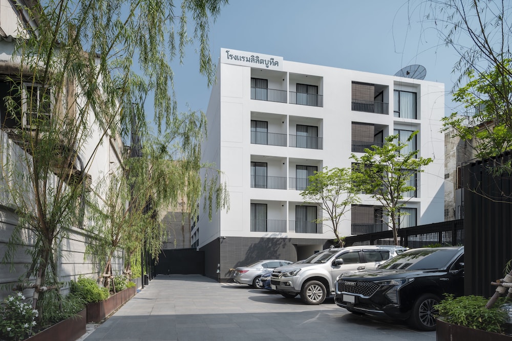 Lilit Bang Lumphu Hotel 57/66