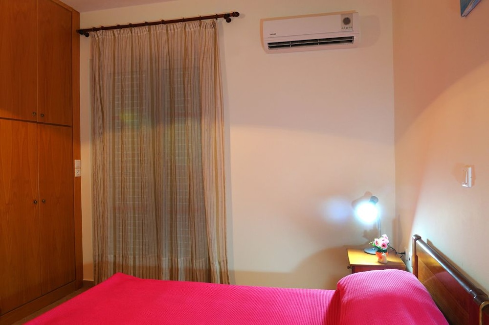 NIKOS 2 STUDIOS AND APARTMENTS 14/25