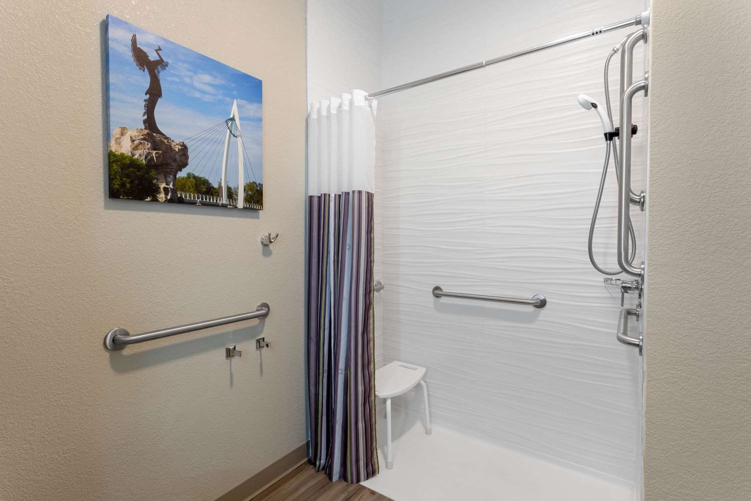 La Quinta Inn & Suites by Wyndham Wichita Airport 56/56