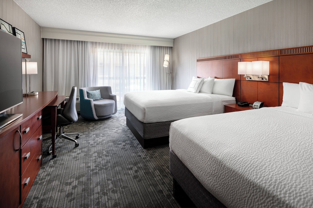 Room, 2 Double Beds, Courtyard View