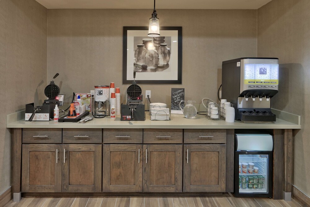Hampton Inn and Suites Artesia 36/46