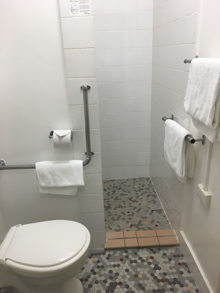 Flinders Motel 66/70