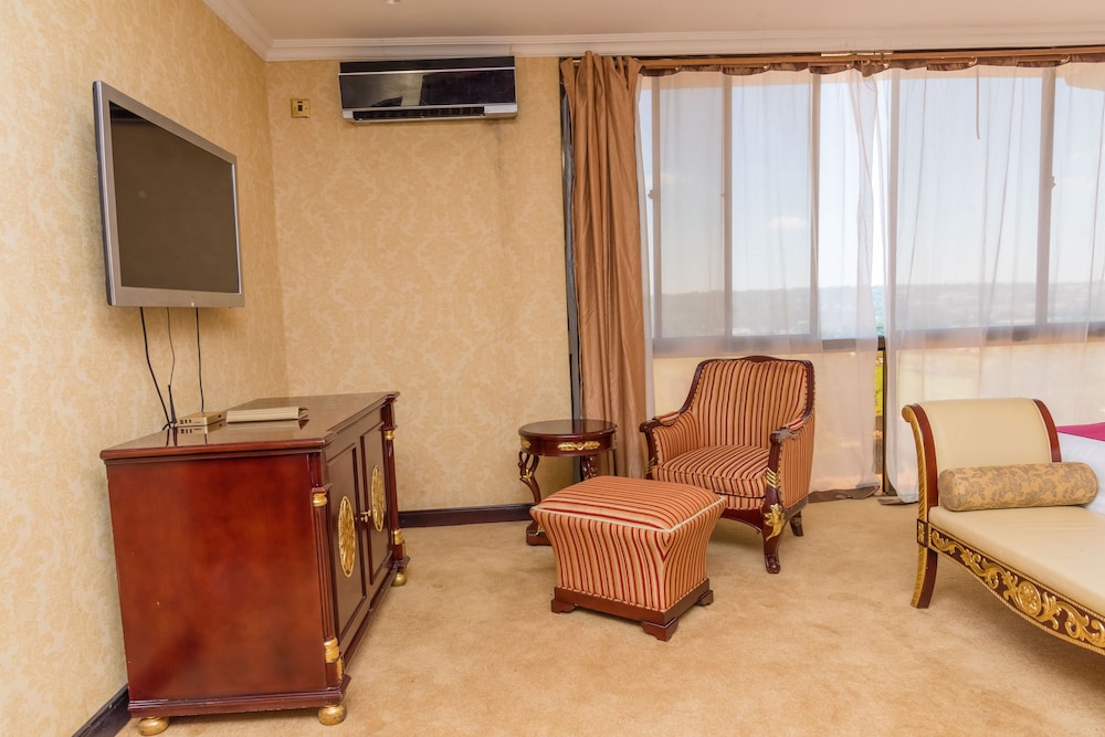 Simama Hotel 30/50