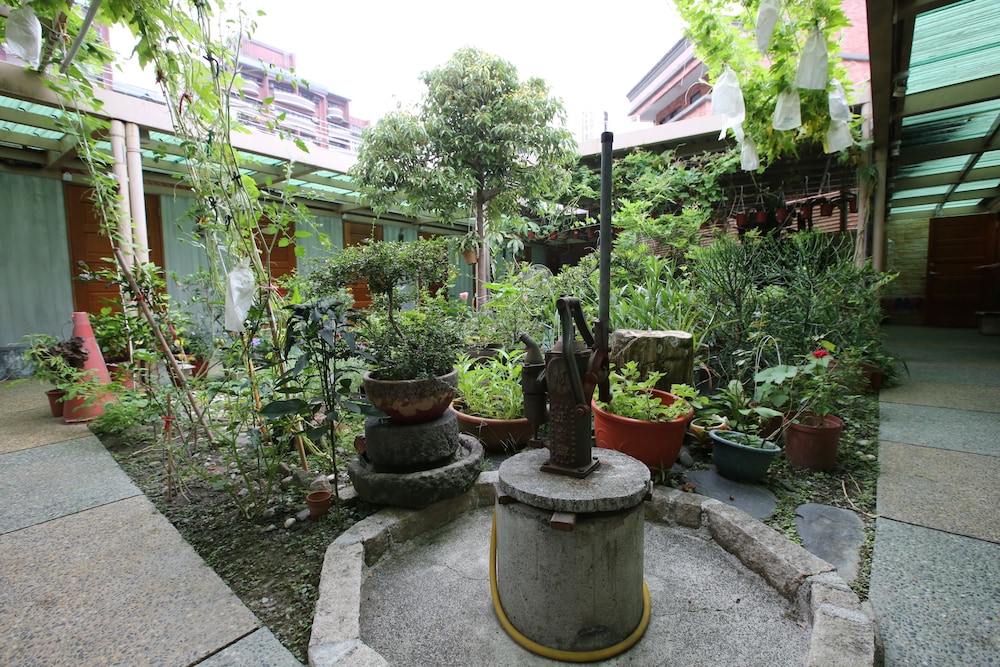 Long Shan Hotel 63/68