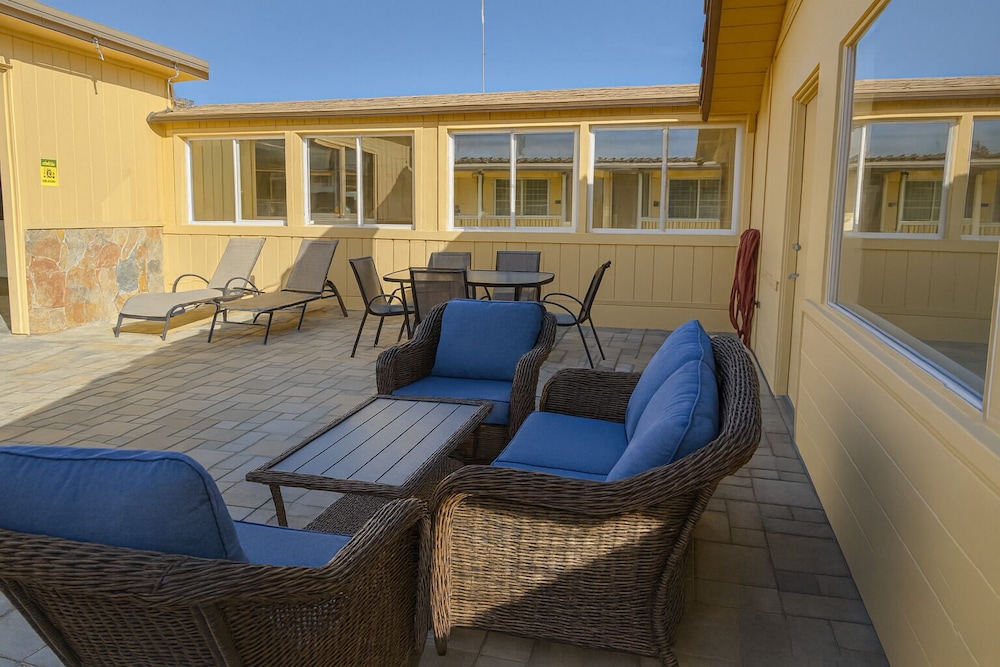 El Castell Motel 44/65