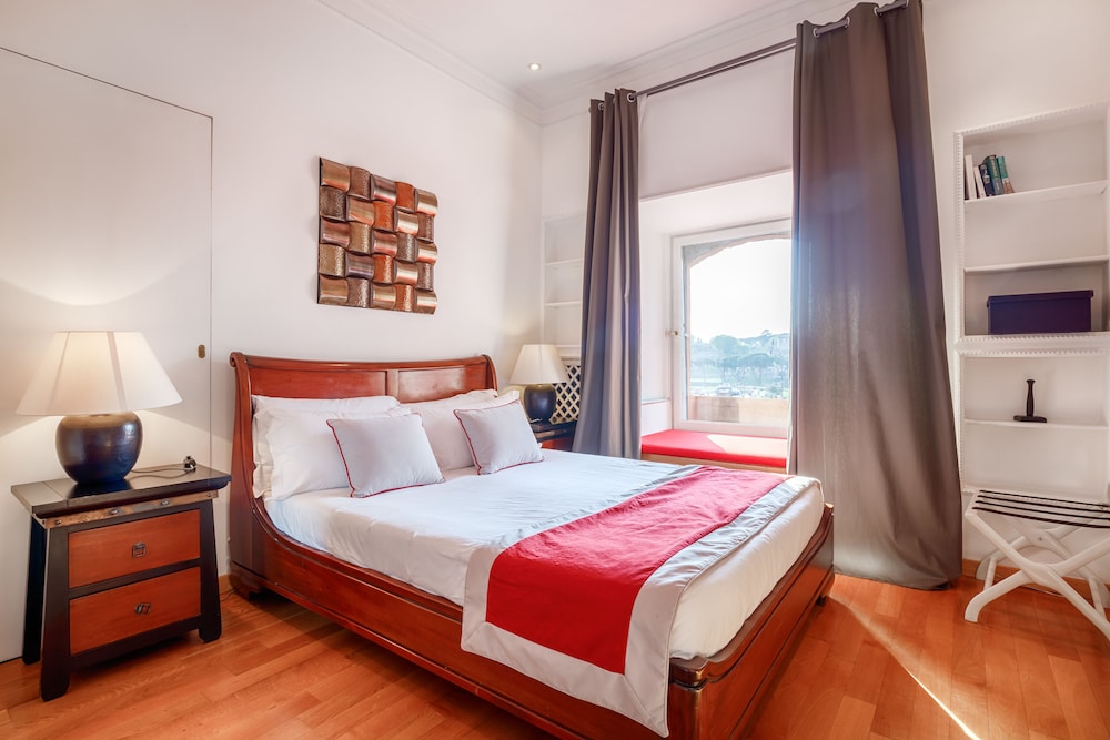 ROOM, DOUBLE BED