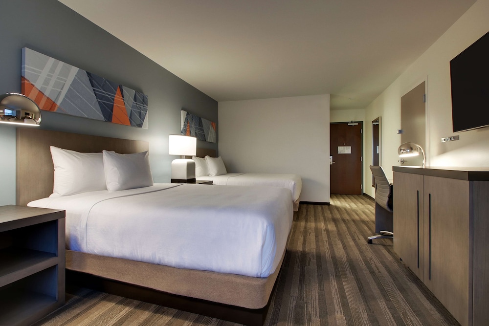 Hyatt House Oak Brook 25/64