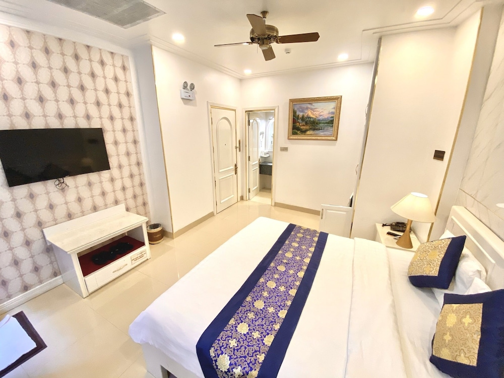 Tulip Hotel 3 22/81