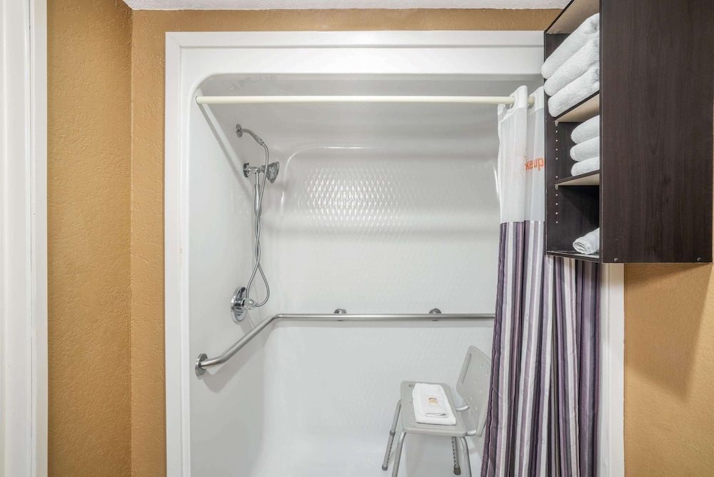 La Quinta Inn & Suites by Wyndham Hot Springs 24/57