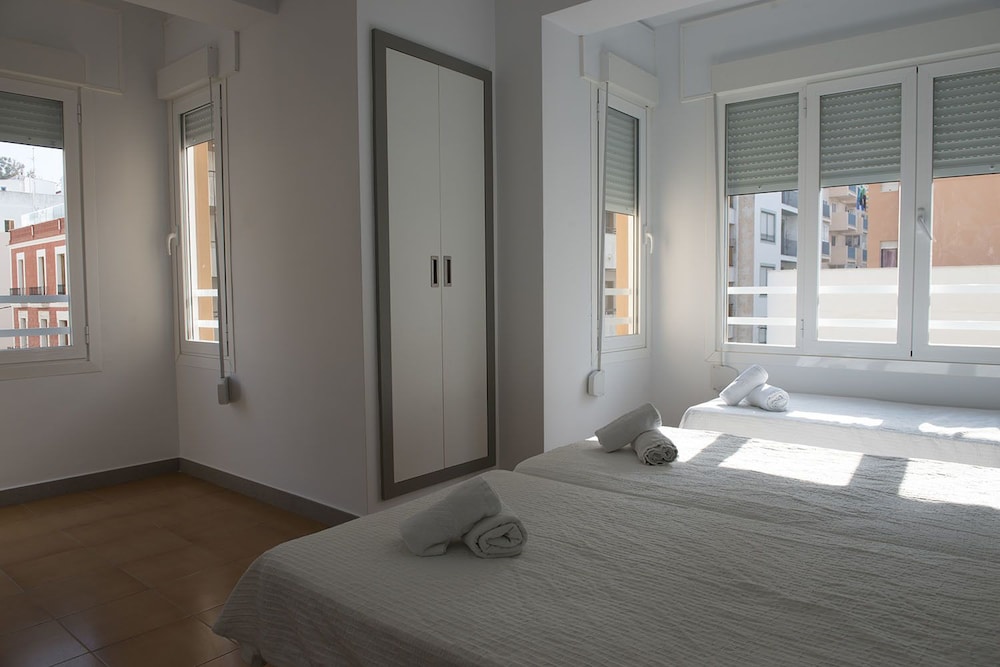 Room, Double Bed, Shared Bathroom, Apartamentos Ripoll Ibiza 4/8
